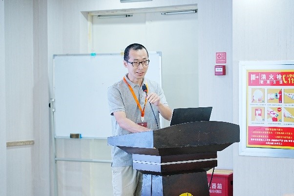 图:报告人风采