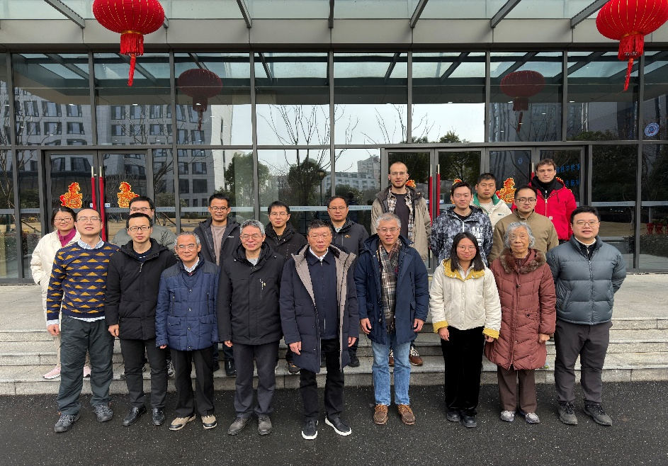 图：与会人员合影